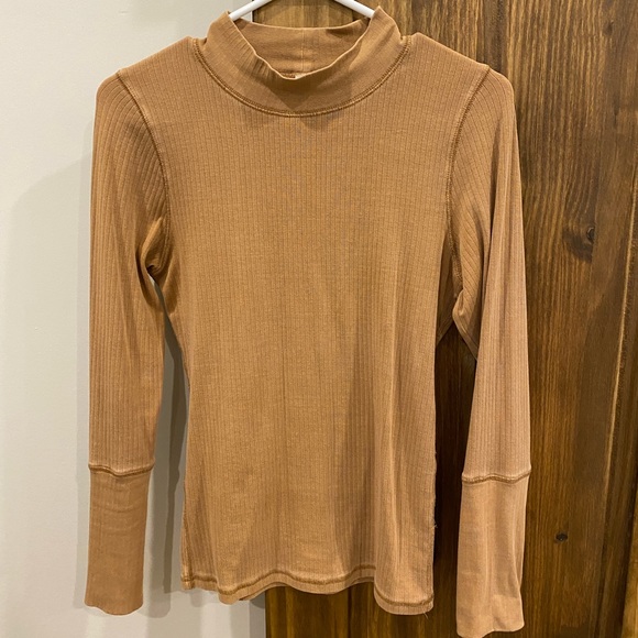 FREE PEOPLE Long sleeve top! - Picture 1 of 3